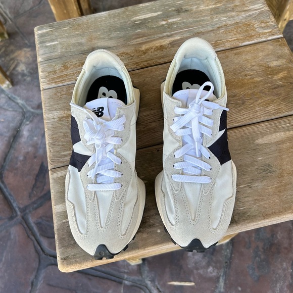 New Balance 327 Sneakers - Picture 7 of 9